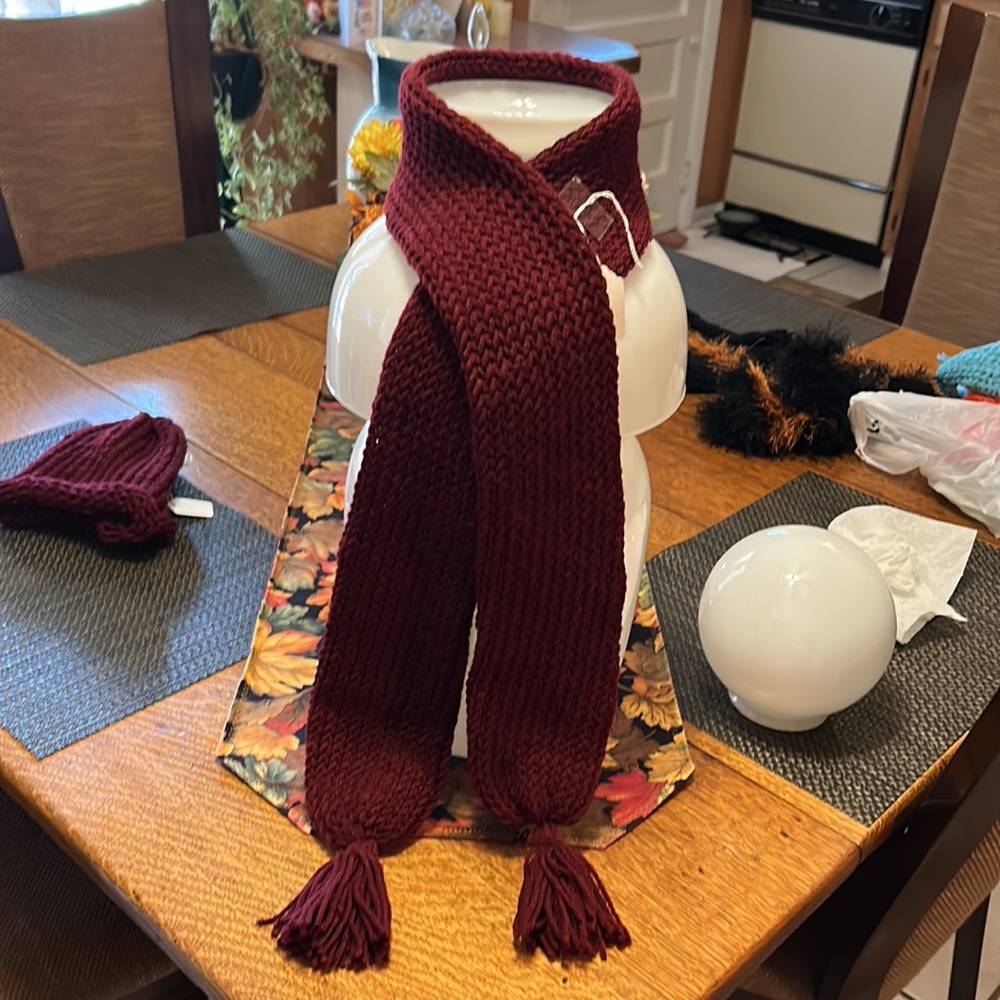 Beautiful Girl’s Handmade knit Burgundy Hat and scarf with Pompoms ends scarf - Picture 3 of 9